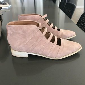 Soft pink women’s shoes, size 9